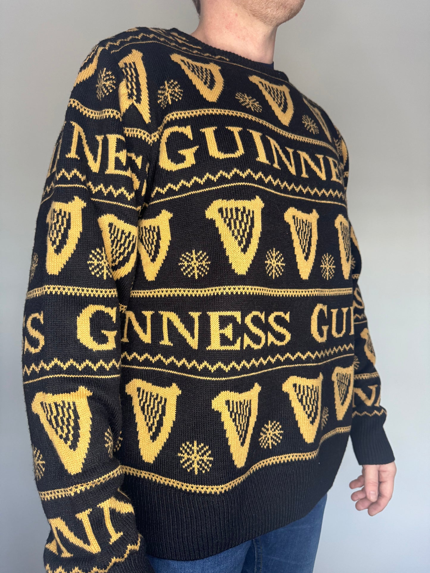 Guinness Retro Style Christmas Jumper in Black and Gold – Unisex, Perfect Gift for Guinness Pint Lovers