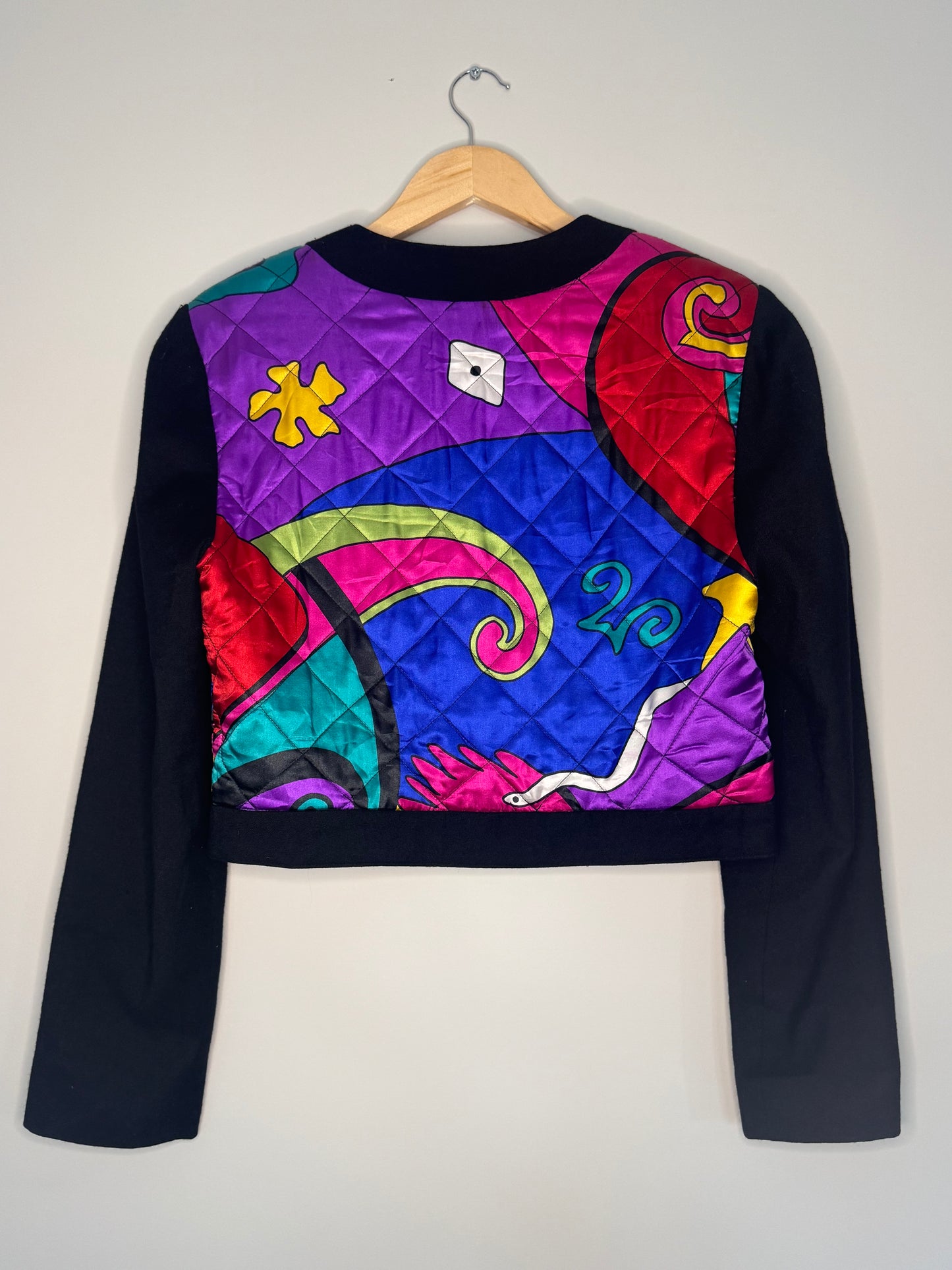 Betty Barclay Cropped Multicoloured Jacket with geometric Snake Print – Vibrant Quilted Vintage Satin Feel